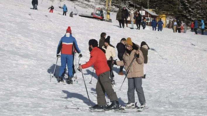 Kar sürprizi yaşanmıştı...Yarı yıl tatiliyle Uludağ'da pistler doldu