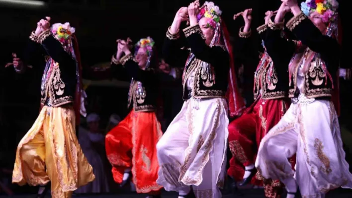 Karagöz Halkdansları Topluluğu'ndan Üsküp'te gururlandıran birincilik