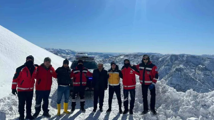 Karın geçit vermediği mezrada mahsur kalan depremzedeler