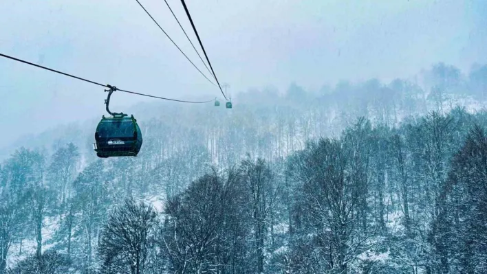 Karnesini getiren öğrencilere teleferikte yüzde 50 indirim