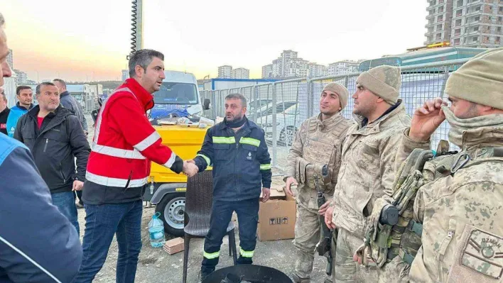 Kartal Belediye Başkanı Gökhan Yüksel deprem bölgesinde