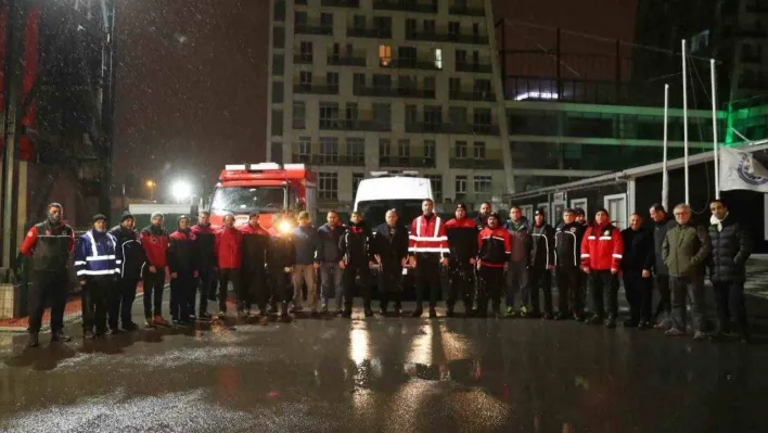 Kartal Belediyesi Arama Kurtarma Ekipleri deprem çalışmalarına katılmak üzere yola çıktı