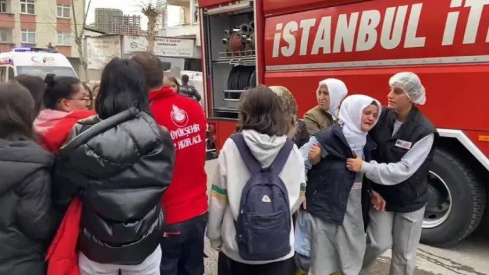 Kartal'da apartman dairesi alev alev yandı: 3 kişi mahsur kaldı