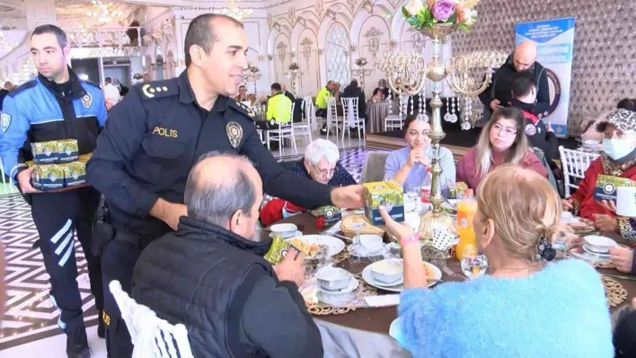 Kartal'da bakımevi sakinlerine yemekli özel davet