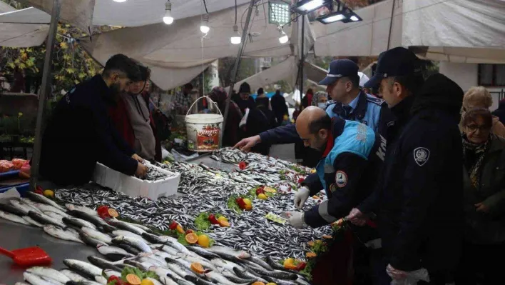 Kartal'da, balık tezgâhlarına sıkı denetim