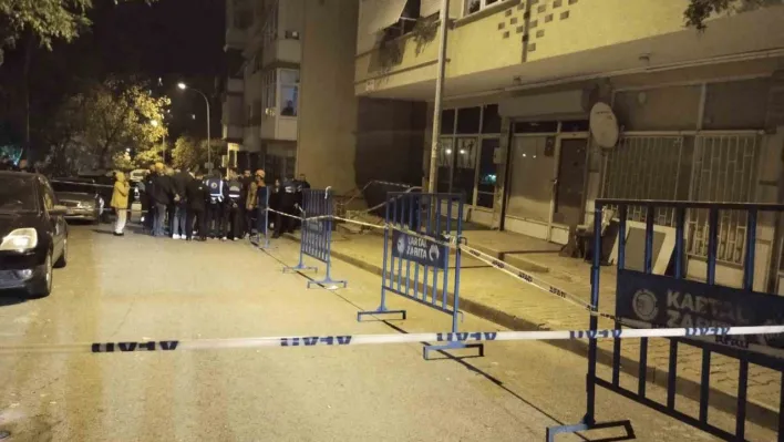 Kartal'da binanın kolonlarında çatlaklar oluştu: Bina tahliye edildi
