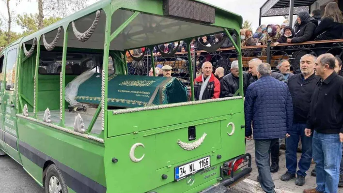 Kartal'da evde ölü bulunan Cansu Demirel, tabutuna örtülen duvakla son yolculuğuna uğurlandı