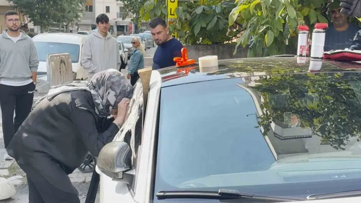 Kartal'da otomobilde kilitli kalan 2 yaşındaki çocuk cam kırılarak kurtarıldı