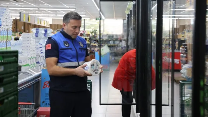 Kartepe'deki marketlerde son kullanma tarihi ve fiyat etiketi denetimi