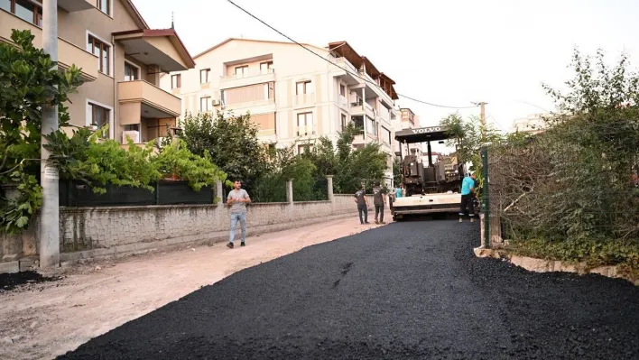 Kartepe'nin iki sokağına 500 ton asfalt