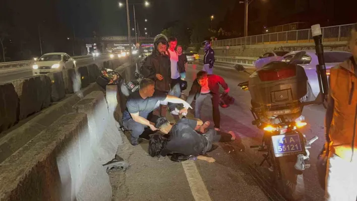 Kasksız kaza yaptılar: Yaralı sürücü, baygın kız arkadaşının başından ayrılmadı