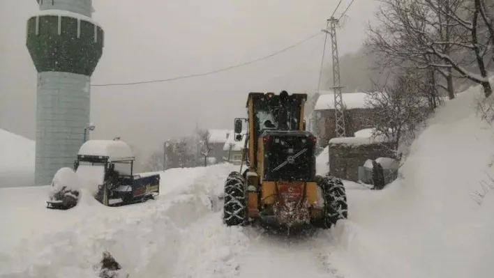 Kastamonu'da kar yağışı sebebiyle 480 köy yolu ulaşıma kapandı