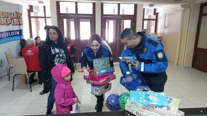 Kastamonu Emniyet Müdürlüğünden depremzedelere destek