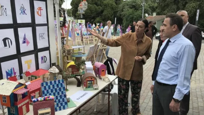 Kaymakam İlyas Memiş görsel sanatlar, teknoloji ve tasarım sergisine katıldı