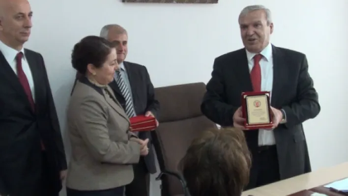 Kaymakam Keser Plaket verdi