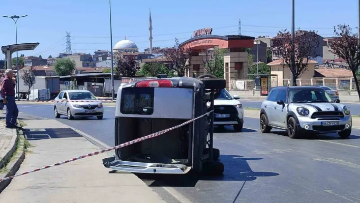 Kaza yapan aracı görüntülemeye çalışan kadın İHA muhabirini, tehdit etti