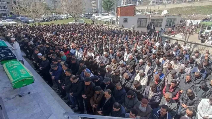 Kazada ölen baba oğul birlikte son yolculuğuna uğurlandı