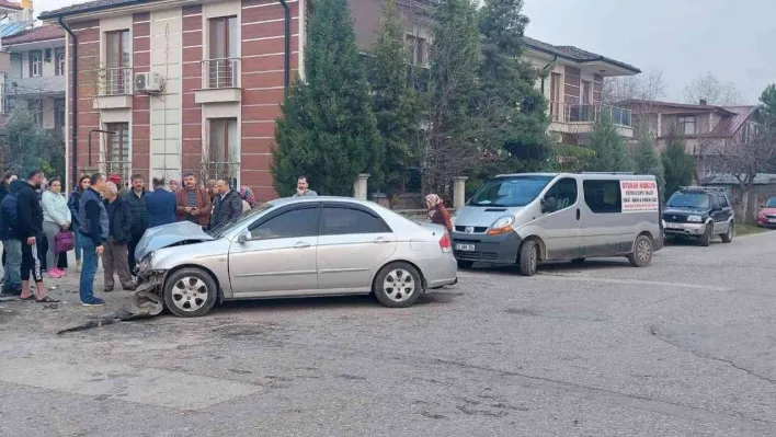 Kazada savrulan otomobil, babaanne ve toruna çarptı: 1 ölü 1 yaralı