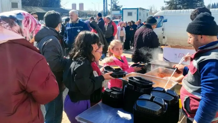 Keçiören Belediyesinden mobil mutfakla aşevi hizmeti