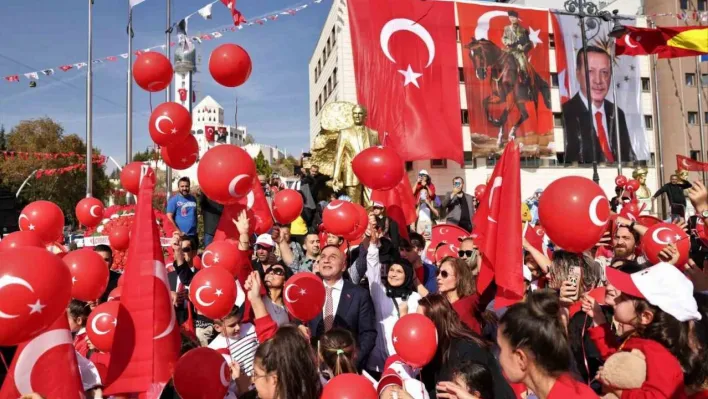 Keçiören'de 100. yıl coşkusu yürüyüş, ışık ve havai fişek gösterileriyle devam edecek