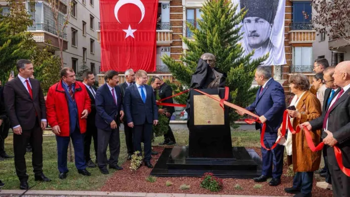 Keçiören'de çalınan ünlü şair Kuliyev'in büstünün yerine yenisi yerleştirildi