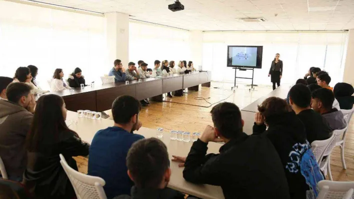 Keçiören'de gençlere 'tütün bağımlılığı' eğitimi verildi