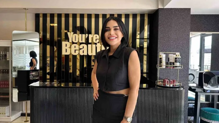 Kendi cilt lekelerinden yola çıkan iş kadını Nuray Yıldız'a Paris'ten ödül