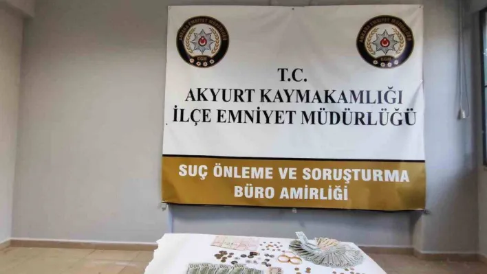 Kendilerini MİT mensubu olarak tanıtarak 400 bin TL dolandırdılar: 2 tutuklama