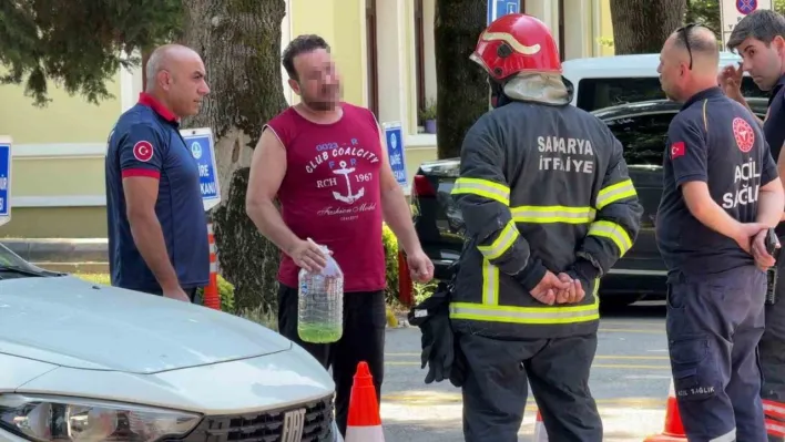 Kendini yakmakla tehdit etti, ekipleri görünce benzini motosiklete doldurdu