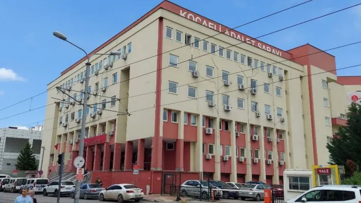 Kendisini polis olarak tanıttığı genç kıza cinsel istismarda bulundu