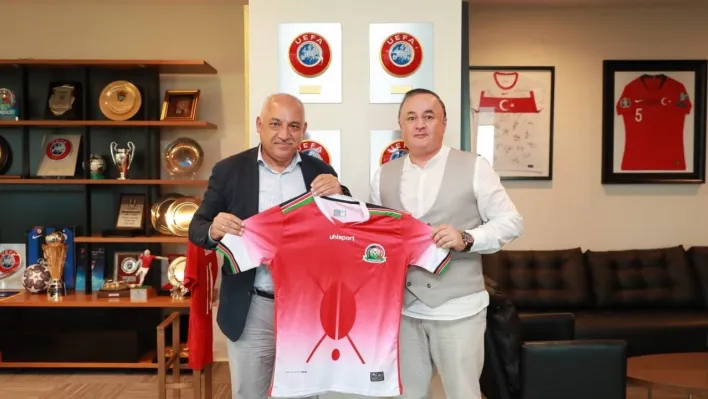 Kenya Milli Takım Teknik Direktörü Engin Fırat'tan, Büyükekşi'ye ziyaret