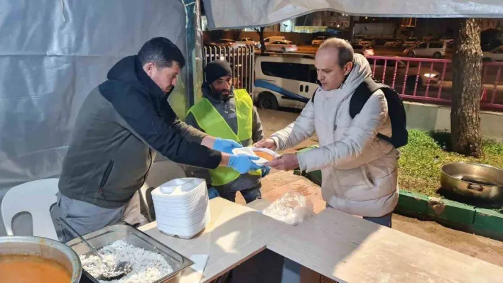 Kepez'de depremzedeler için Sahra Mutfağı kuruldu