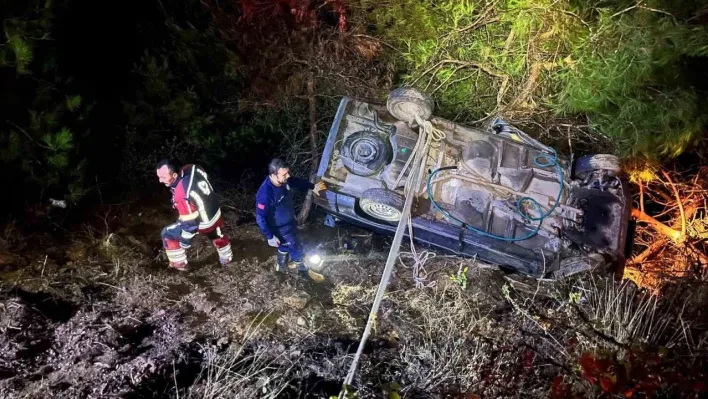 Kepsut'ta araç dereye uçtu: 5 yaralı