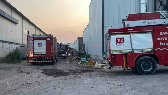 Kereste fabrikasında korkutan yangın: Ekiplerin müdahalesi faciayı önledi