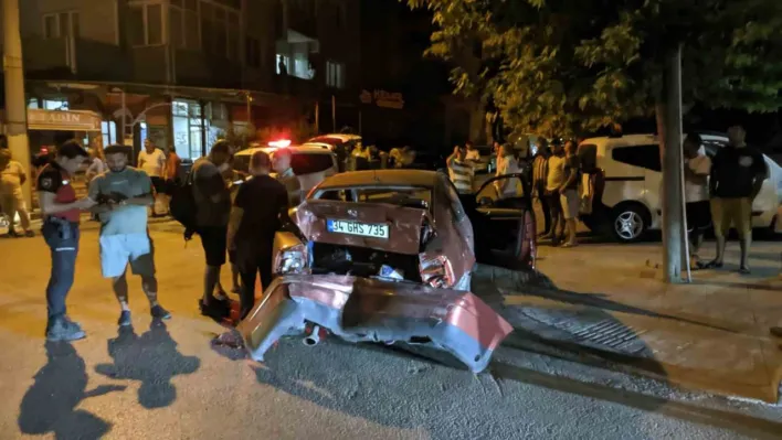 Keşan'da hafif ticari aracın çarpıp kaçtığı otomobildeki 1 kişi yaralandı