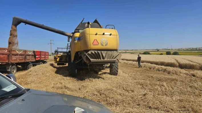 Keşan'da hasat halindeki tüm biçerdöver ve balya makineleri kontrol ediliyor