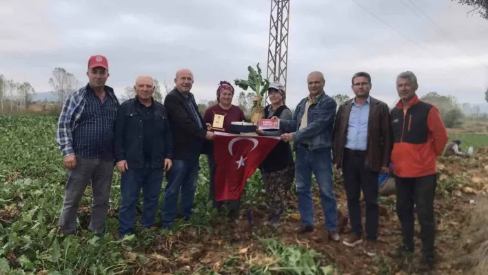 Keşan'da kadın çiftçilere plaket ve hediye çeki