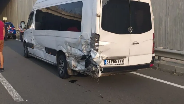 Keşan'da minibüs ile çarpışan otomobilin sürücüsü yaralandı