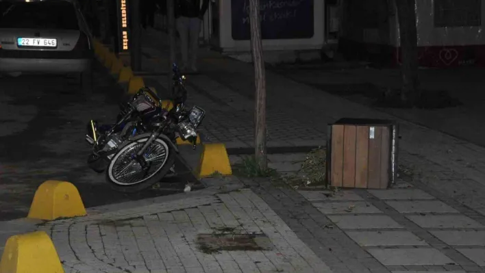 Keşan'da motosiklet ile otomobil çarpıştı: 2 yaralı