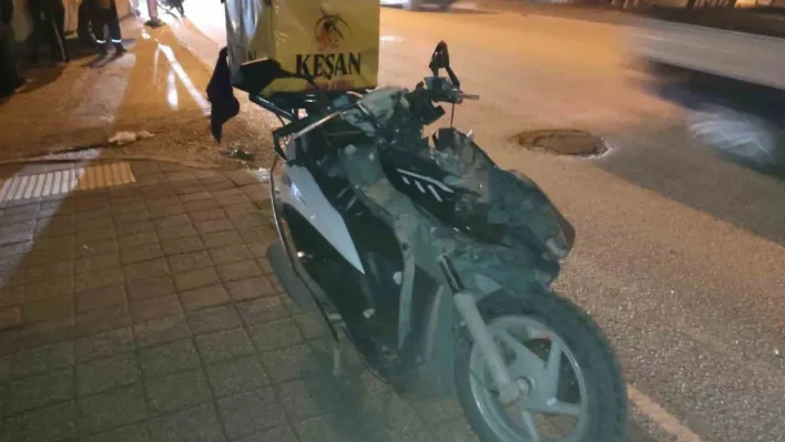 Keşan'da otomobille çarpışan motosikletin sürücüsü yaralandı