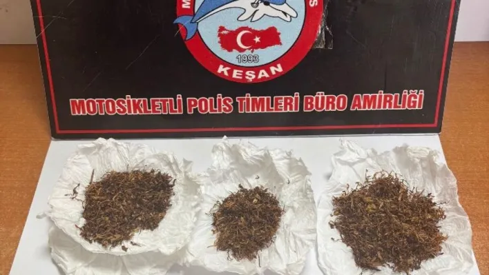 Keşan'da polisin durdurduğu 4 şüpheliden uyuşturucu ele geçirildi