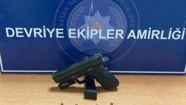 Keşan'da polisin durdurduğu şüpheliden tabanca ele geçirildi