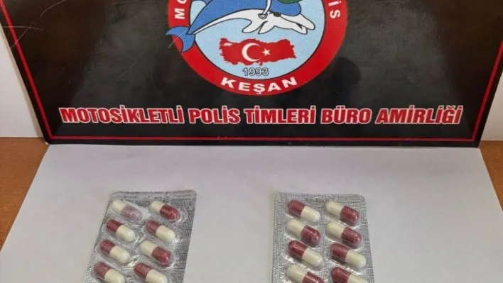 Keşan'da polisin durdurduğu şüphelinin üzerinde sentetik ecza ele geçirildi