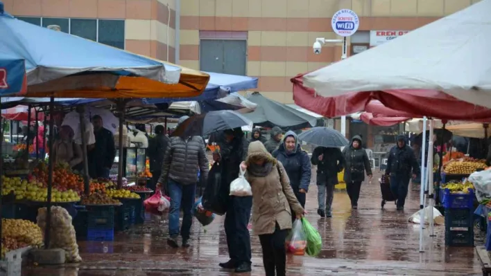 Keşan'da yağmur ve rüzgar hayatı olumsuz etkiledi