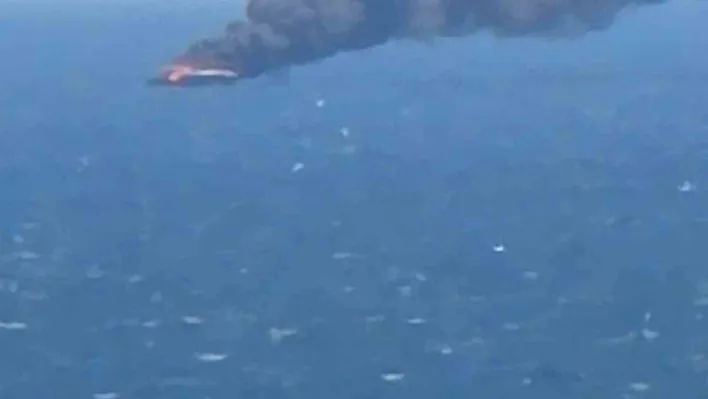 Kınalıada açıklarında teknede yangın paniği: 16 kişi denize atladı