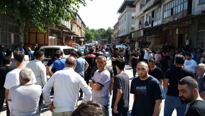 Kiracı ile iş yeri sahipleri arasındaki kavgada 5 kişi yaralandı