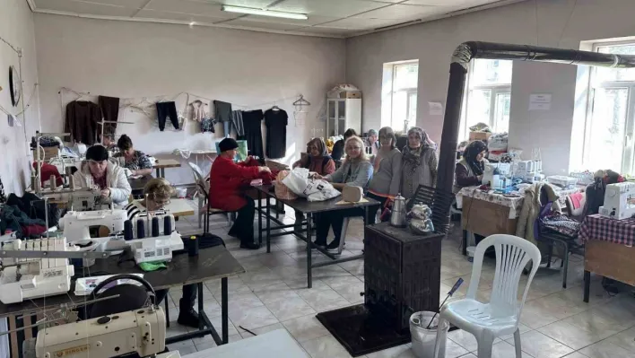 Kırkkepenekli'de kadınlar dikişle üretime katılıyor