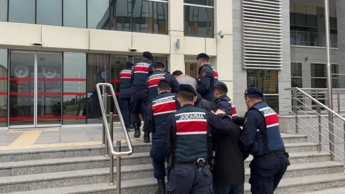 Kırklareli'de 11 kaçak göçmen yakalandı: 5 gözaltı