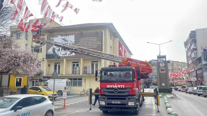 Kırklareli'de seçim için asılan afiş, poster ve bayraklar kaldırıldı