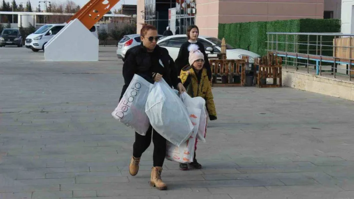 Kırklareli'nde deprem bölgesine yardımlar sürüyor
